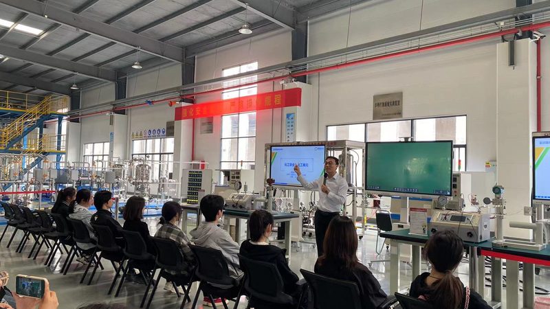 尼泊金酯防腐剂：揭秘其在化妆品中的关键作用与选择要点